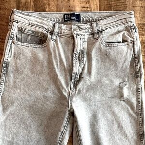Washed out gray high rise vintage slim denim. Size 29